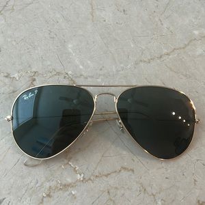 Polarized Ray-Ban Aviator Classic.